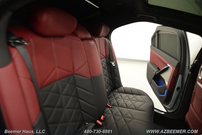 Used 2024 BMW 740i w/ M Sport Professional Package RWD image 27