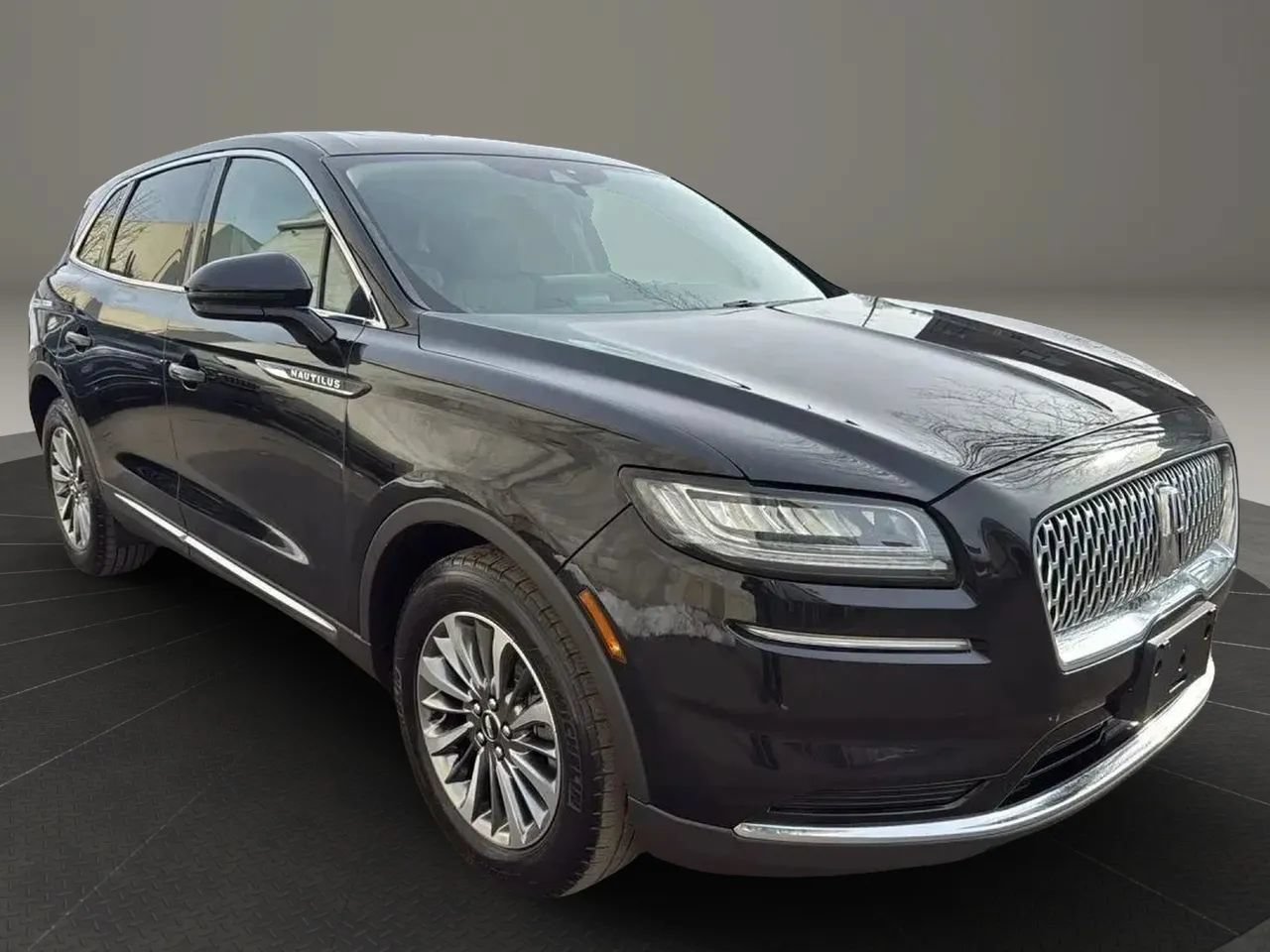 Used 2021 Lincoln Nautilus Reserve FWD image 3