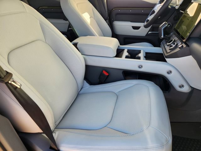New 2026 Land Rover Defender 130 X-Dynamic SE image 10