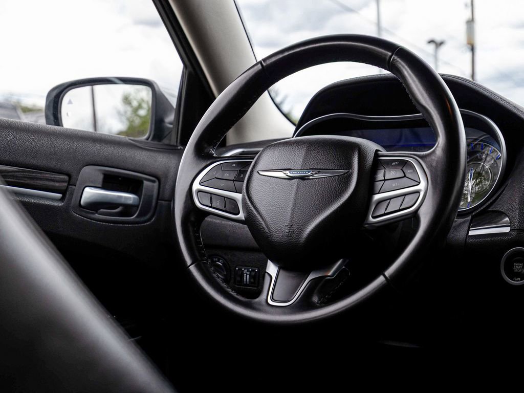 Used 2021 Chrysler 300 Touring L AWD/4WD image 23