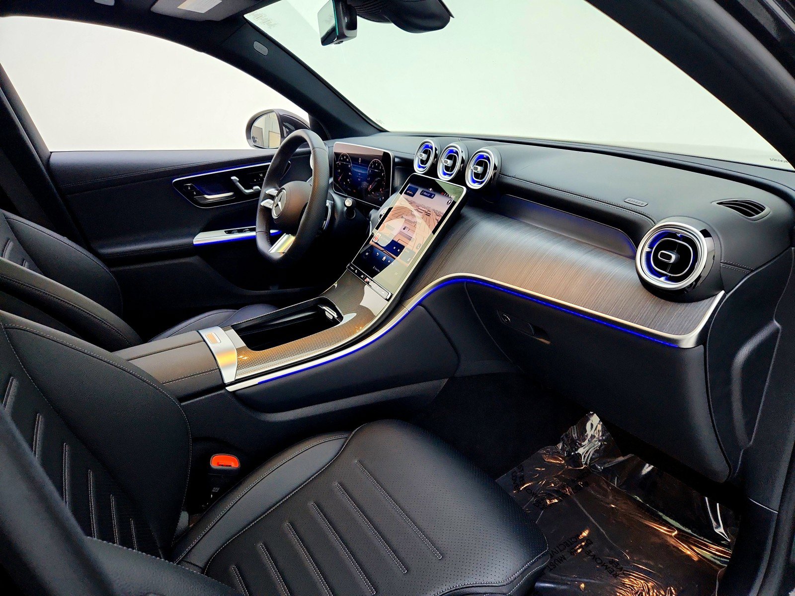 Certified 2025 Mercedes-Benz GLC 300 4MATIC w/ AMG Line image 24