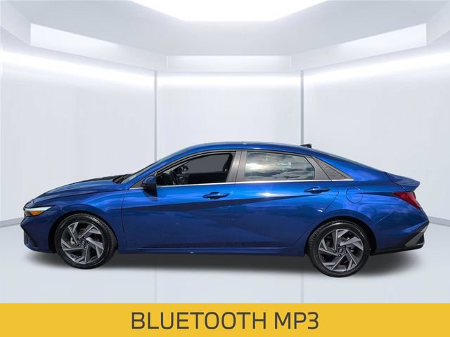 Used 2025 Hyundai Elantra SEL FWD image 2