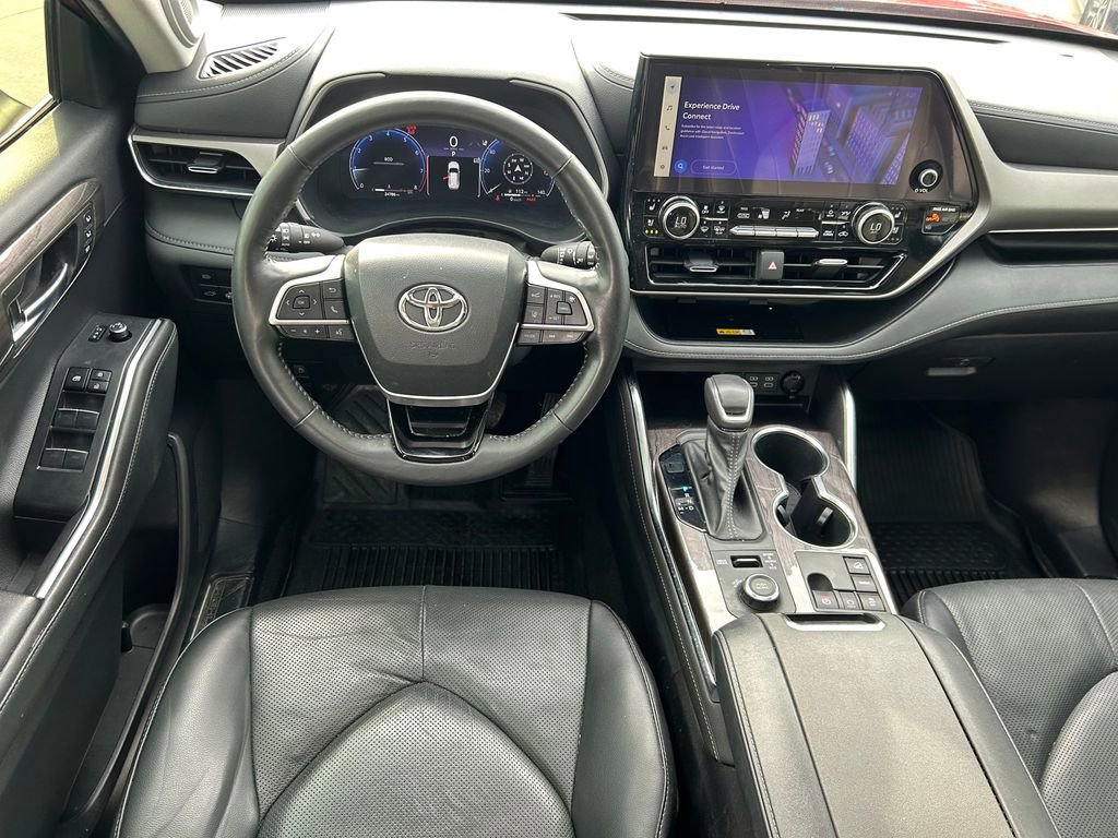 Used 2023 Toyota Highlander Limited image 18