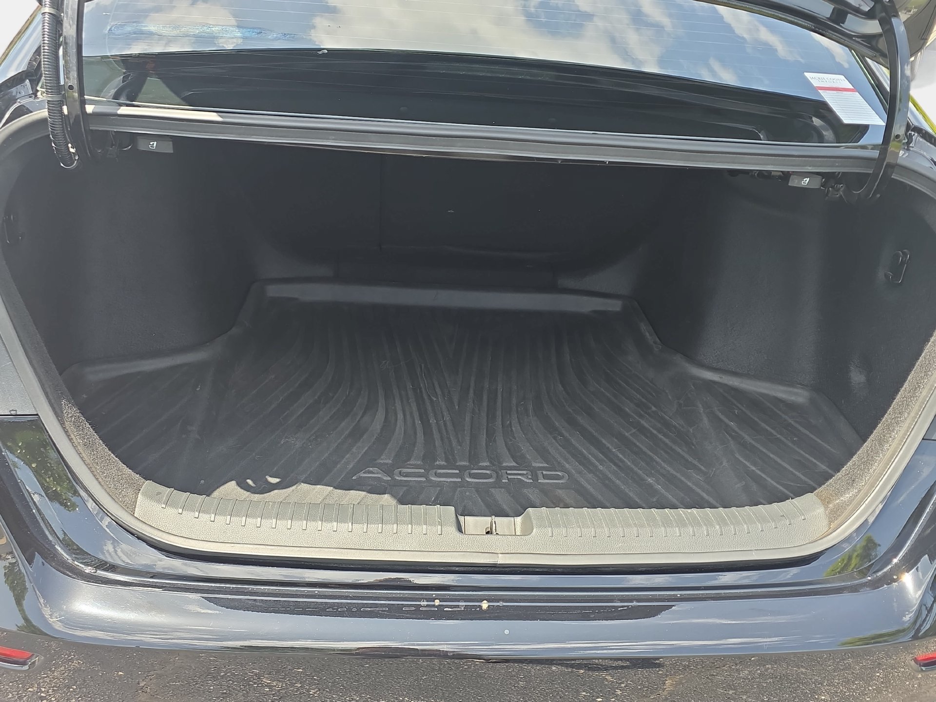 Used 2024 Honda Accord EX image 12