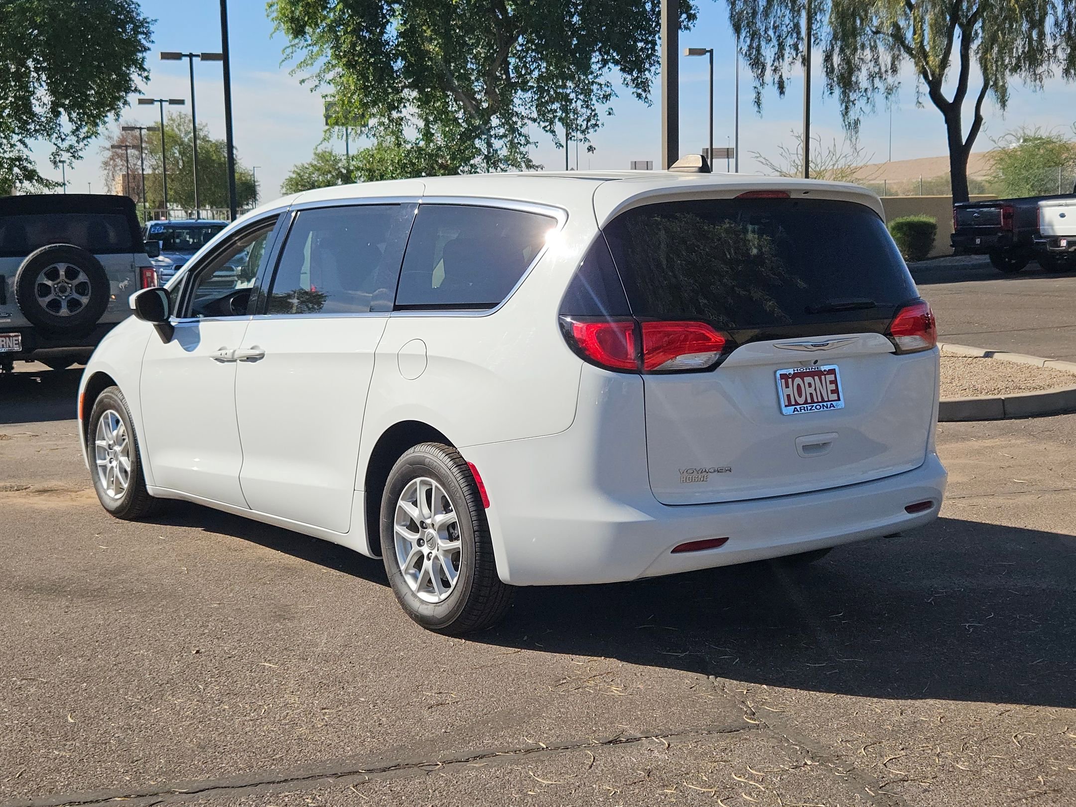 Used 2021 Chrysler Voyager LX image 8