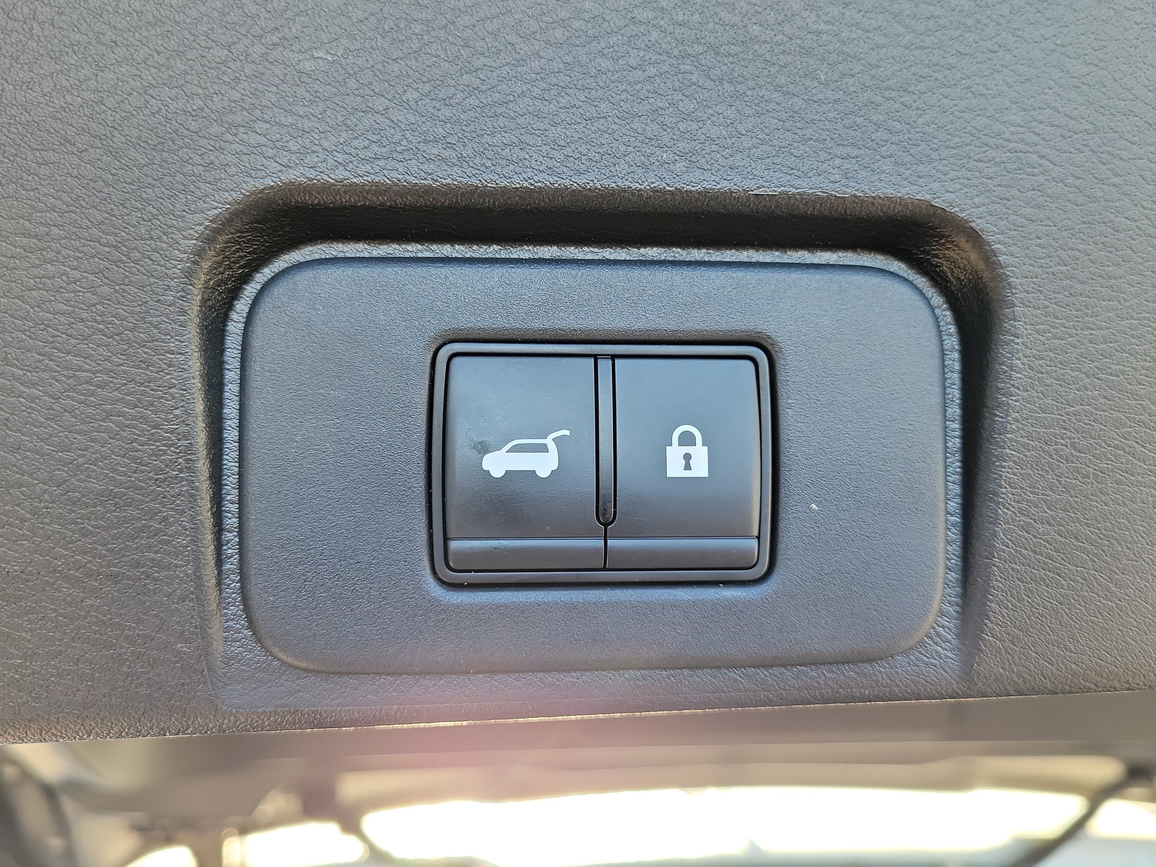 Certified 2024 Nissan Rogue SV w/ SV Premium Package FWD image 9