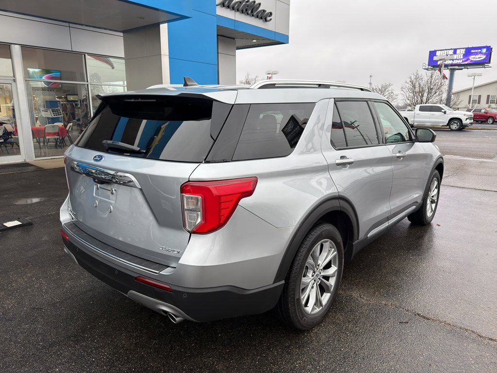 Used 2023 Ford Explorer Limited image 2