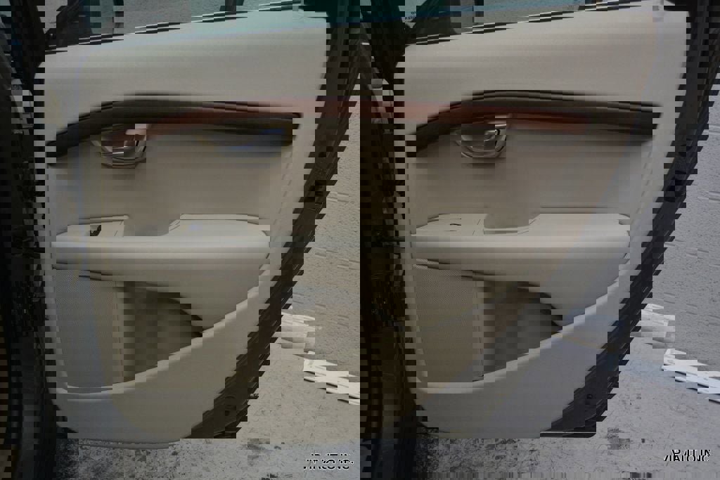 Used 2010 Volvo XC70 3.2 image 10