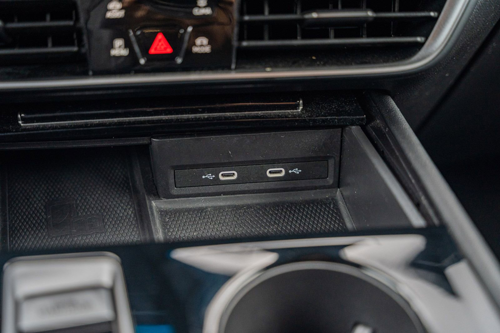 Used 2024 Volkswagen Atlas Cross Sport SE image 31