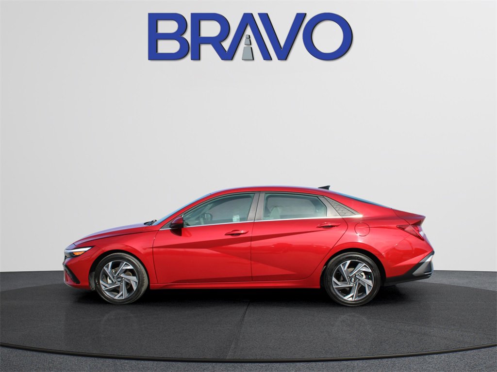Used 2025 Hyundai Elantra SEL image 7