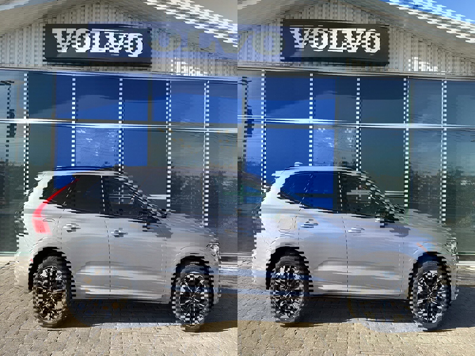 New 2026 Volvo XC60 B5 Plus w/ Protection Package Premier image 7