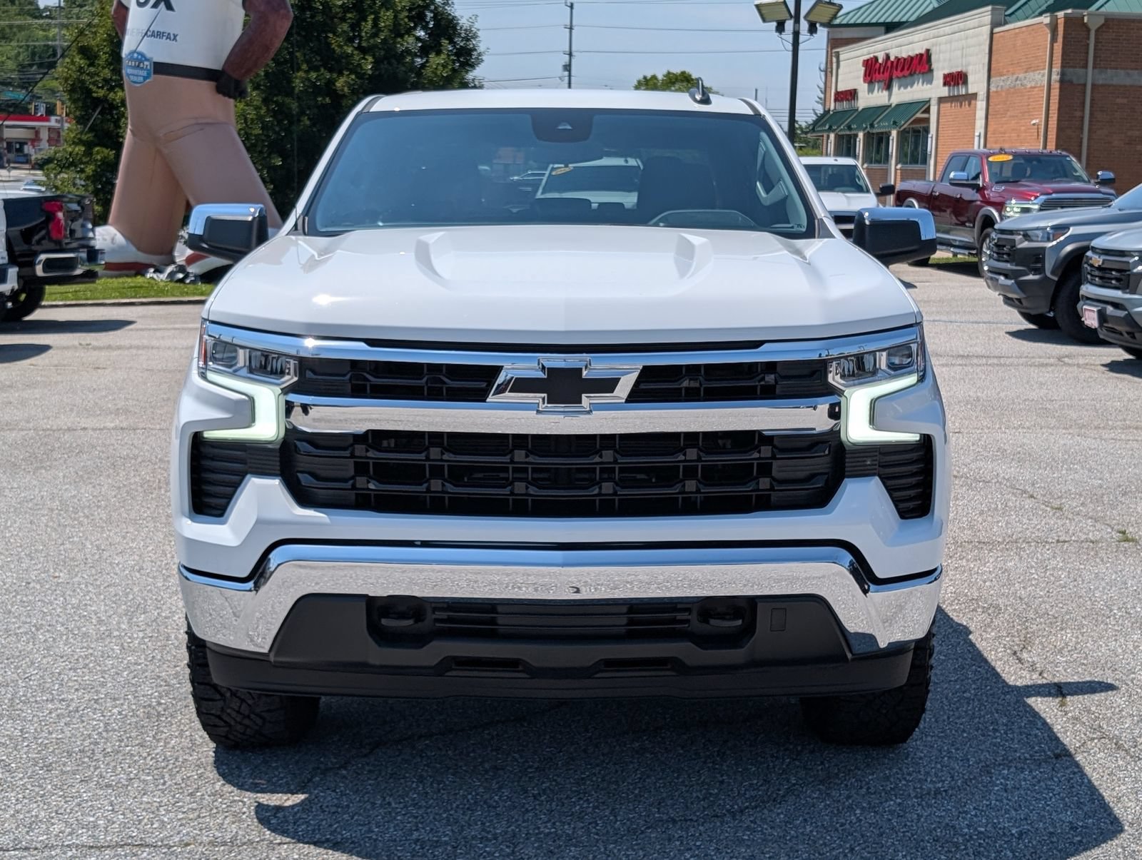 Used 2023 Chevrolet Silverado 1500 LT AWD/4WD image 8