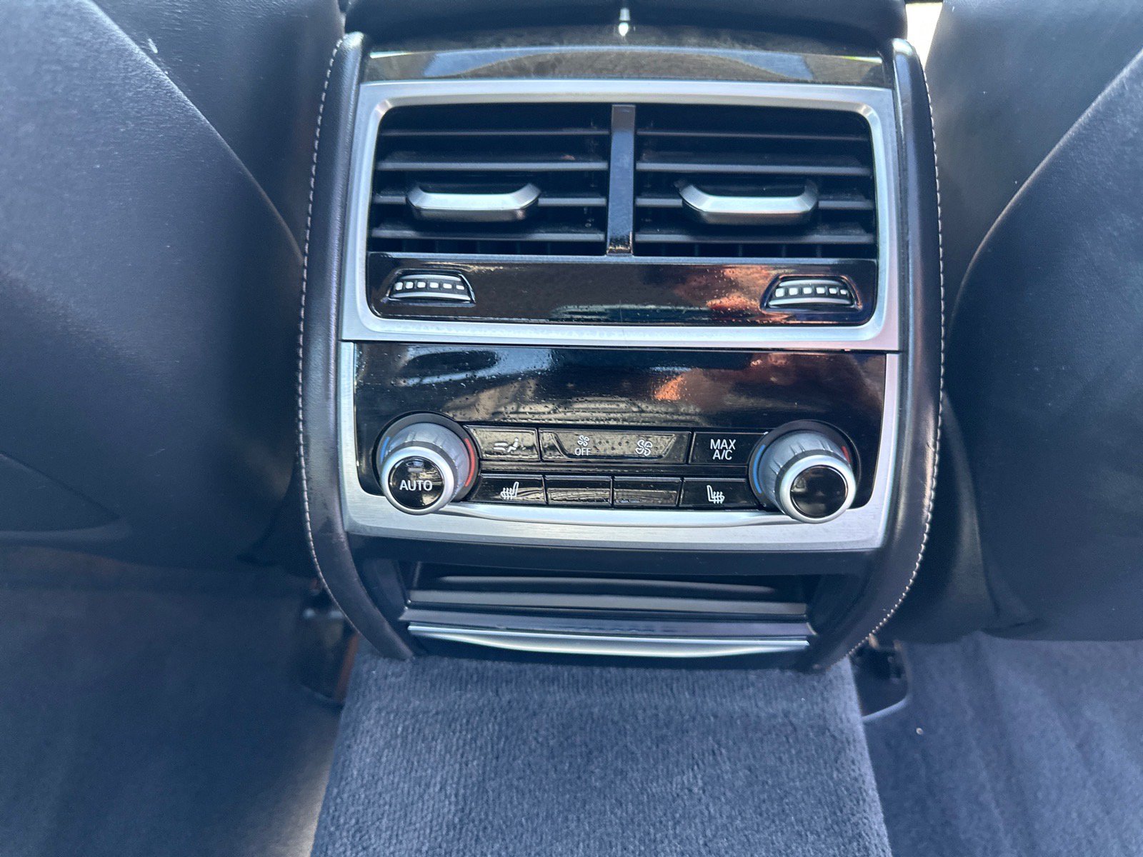 Used 2020 BMW 745e xDrive AWD/4WD image 29