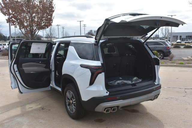New 2026 Chevrolet Traverse LT w/ LPO, Floor Liner Package image 17