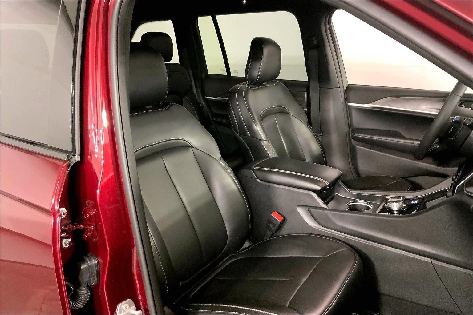 Used 2025 Jeep Grand Cherokee Limited AWD/4WD image 7