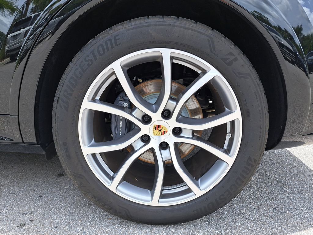 Certified 2025 Porsche Cayenne image 14