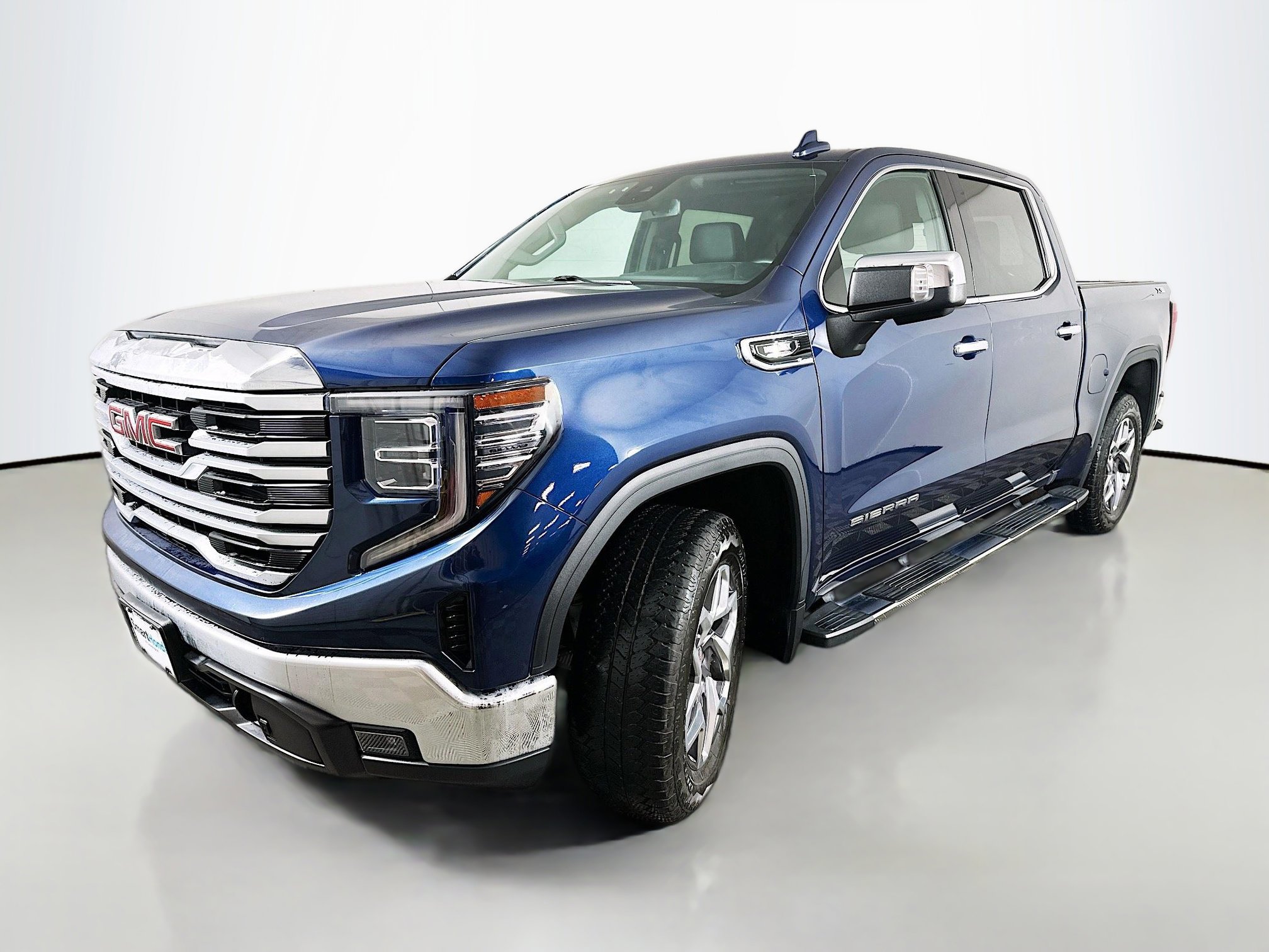 Used 2023 GMC Sierra 1500 SLT w/ SLT Premium Package image 3
