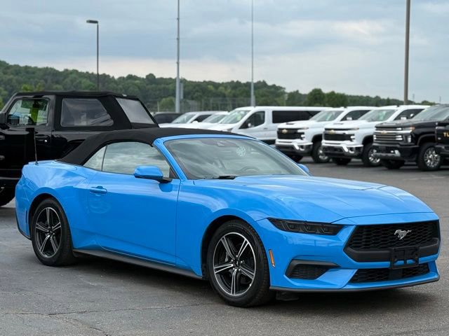 Used 2025 Ford Mustang Premium RWD image 32