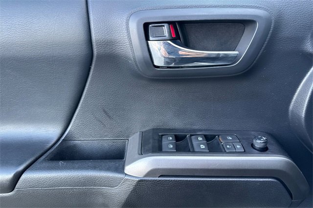 Used 2022 Toyota Tacoma Limited image 11