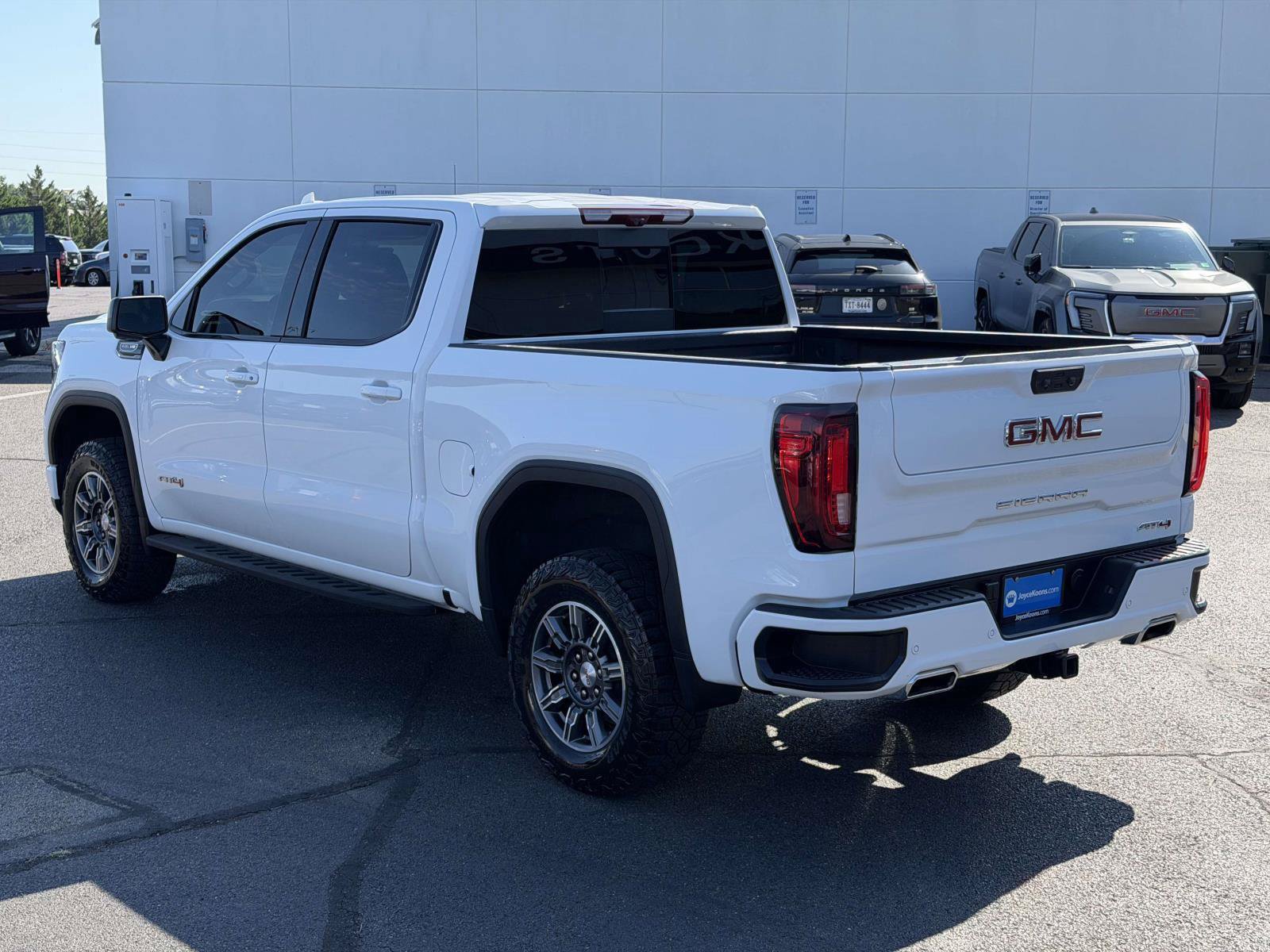 Used 2024 GMC Sierra 1500 AT4 w/ Technology Package AWD/4WD image 3