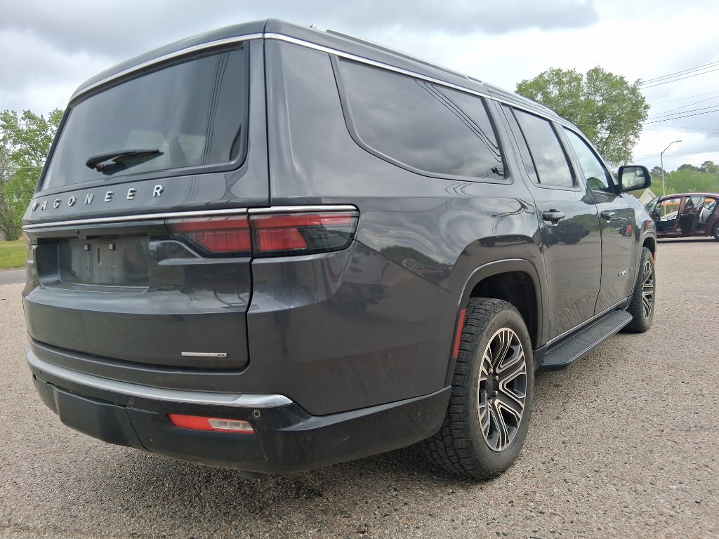 Used 2024 Jeep Wagoneer L Series II image 4