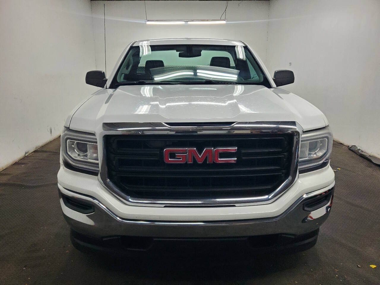 Used 2017 GMC Sierra 1500 2WD Regular Cab image 2
