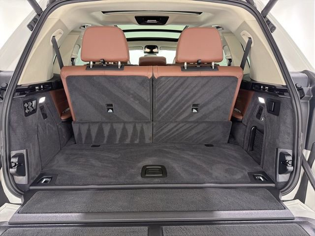 Used 2025 BMW X7 xDrive40i w/ Parking Assistance Package image 29