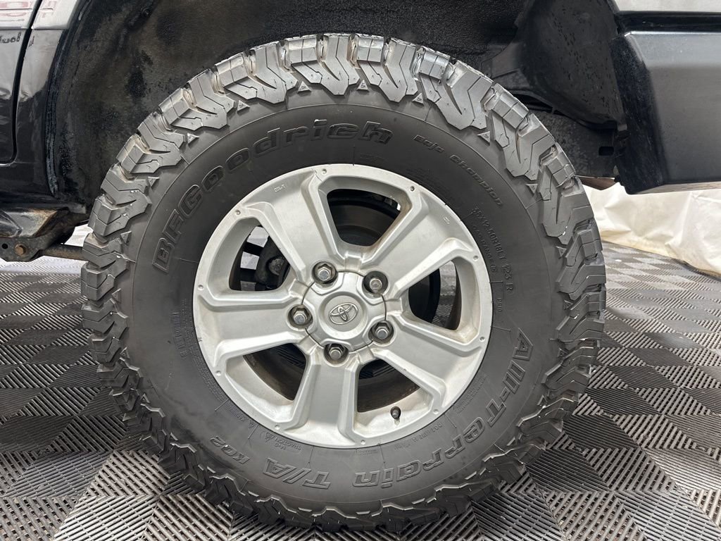 Used 2002 Toyota Land Cruiser image 31