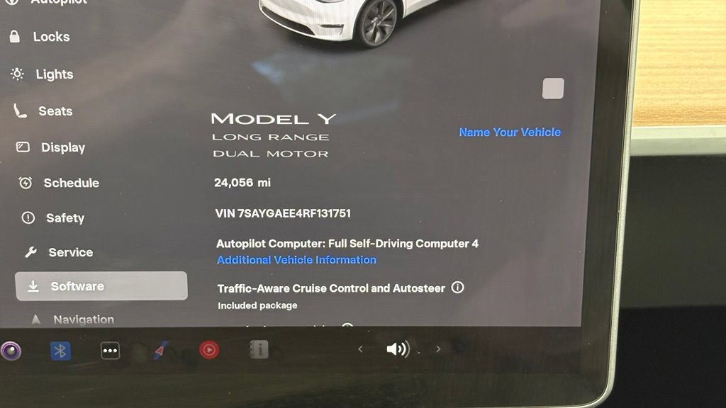 Used 2024 Tesla Model Y Long Range AWD/4WD image 41