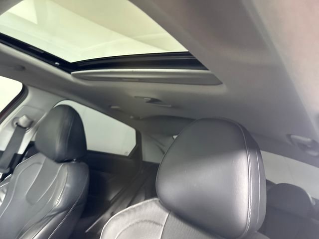 Used 2023 Hyundai Elantra Limited image 12