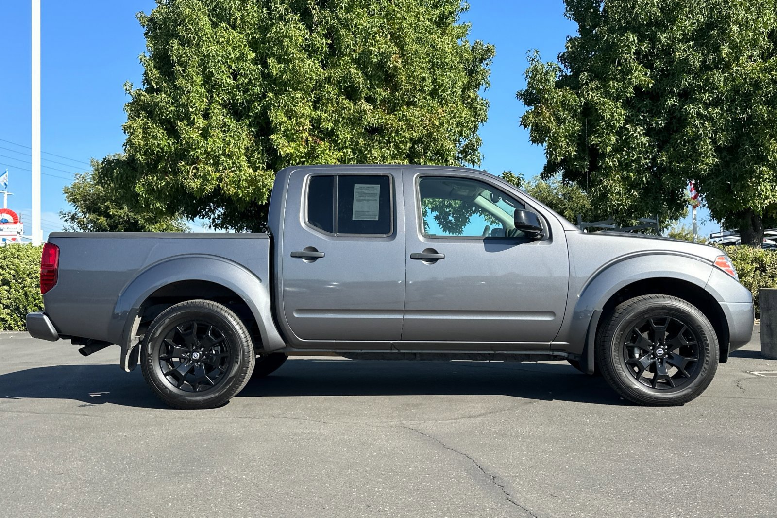 Used 2021 Nissan Frontier SV w/ Midnight Edition Floor Mats image 3