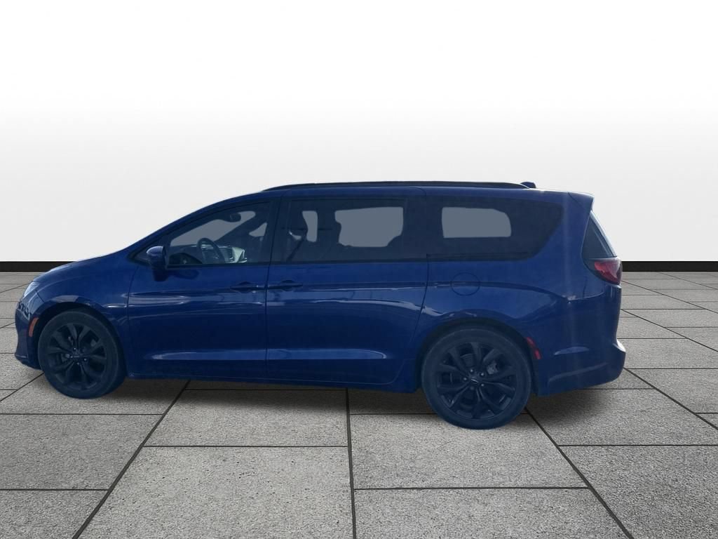 Used 2020 Chrysler Pacifica Touring-L Plus FWD image 8