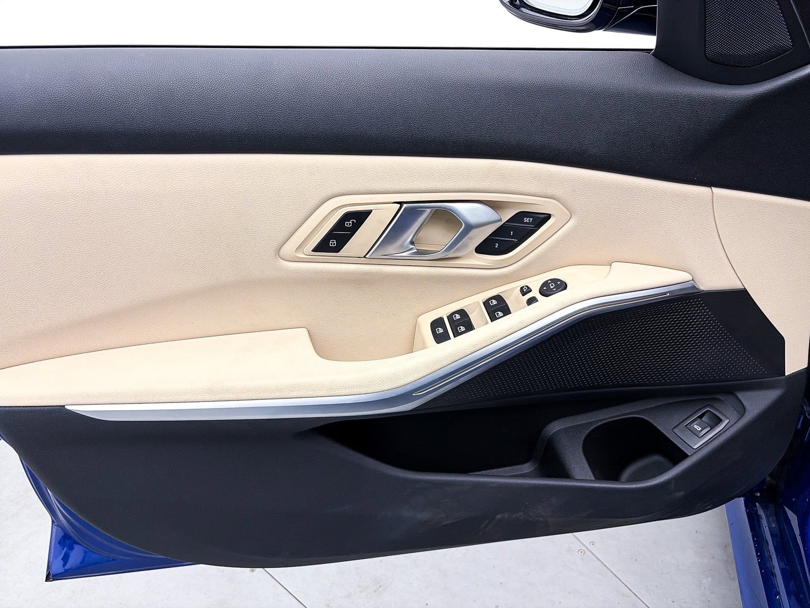 Used 2025 BMW 330i Sedan w/ M Sport Package image 17