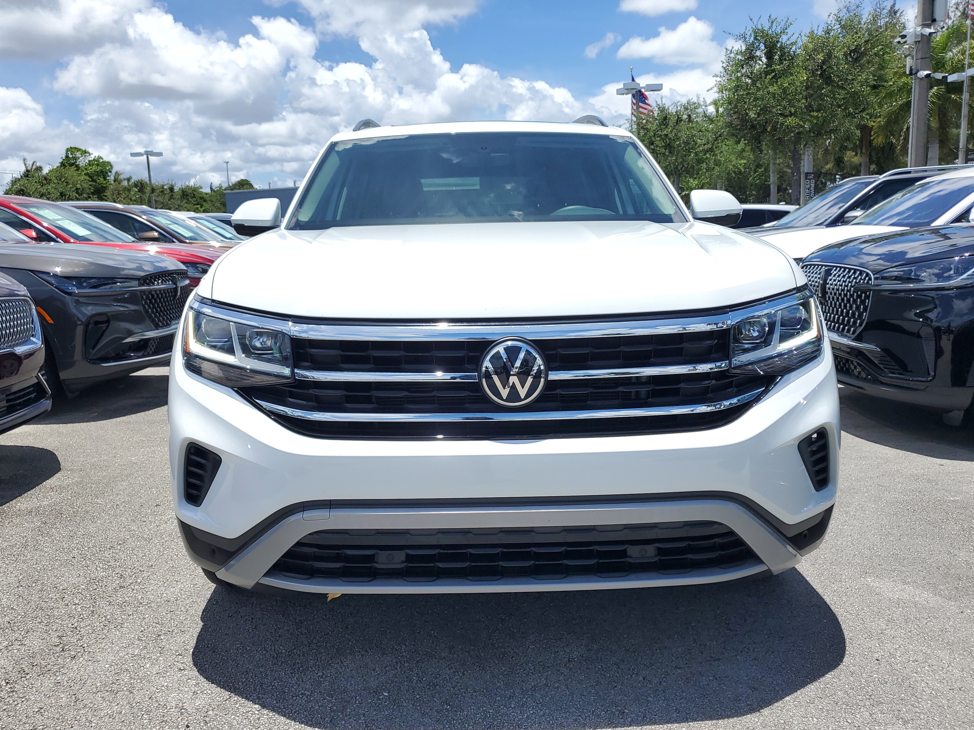 Used 2021 Volkswagen Atlas SE w/ Panoramic Sunroof Package image 2