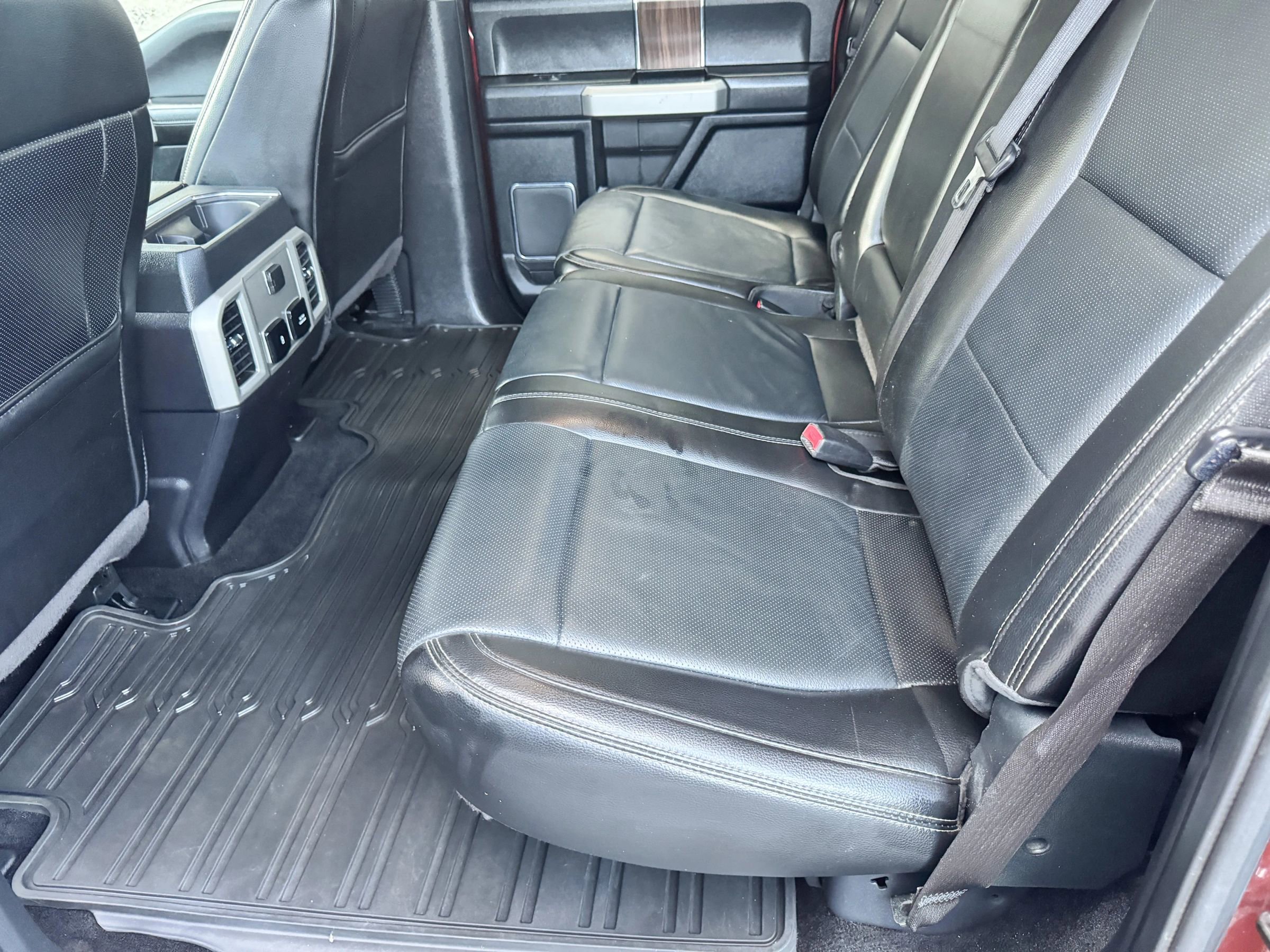 Used 2017 Ford F150 Lariat w/ Equipment Group 501A Mid image 18