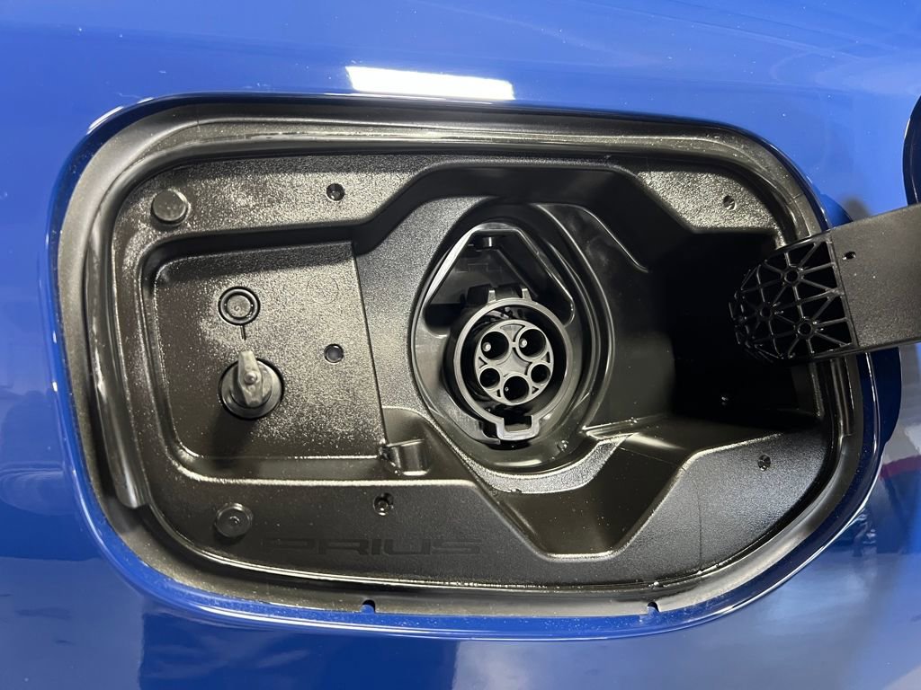 Used 2025 Toyota Prius XSE Premium image 12