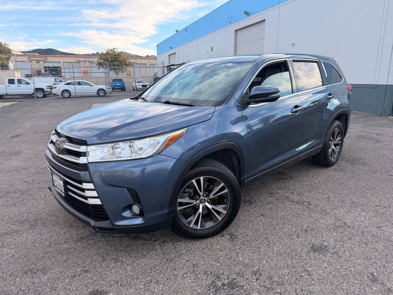 Used 2017 Toyota Highlander Plus w/ Carpet Mat Package FWD image 12
