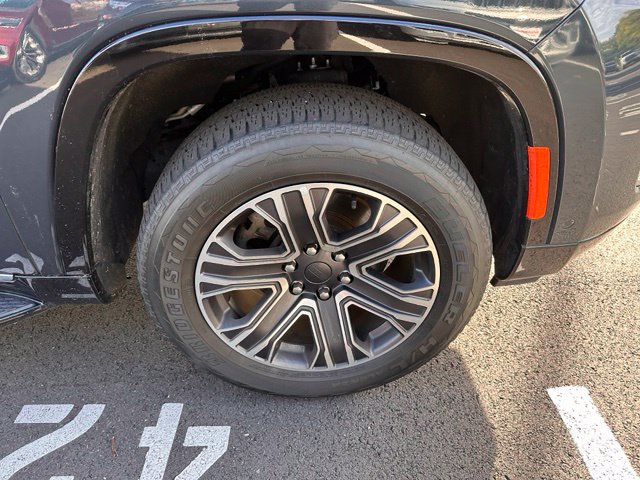 Used 2024 Jeep Wagoneer 4WD w/ Premium Group I image 14