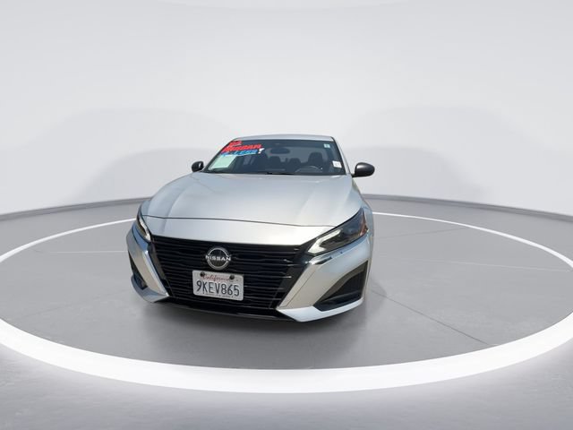 Used 2024 Nissan Altima 2.5 SV FWD image 3
