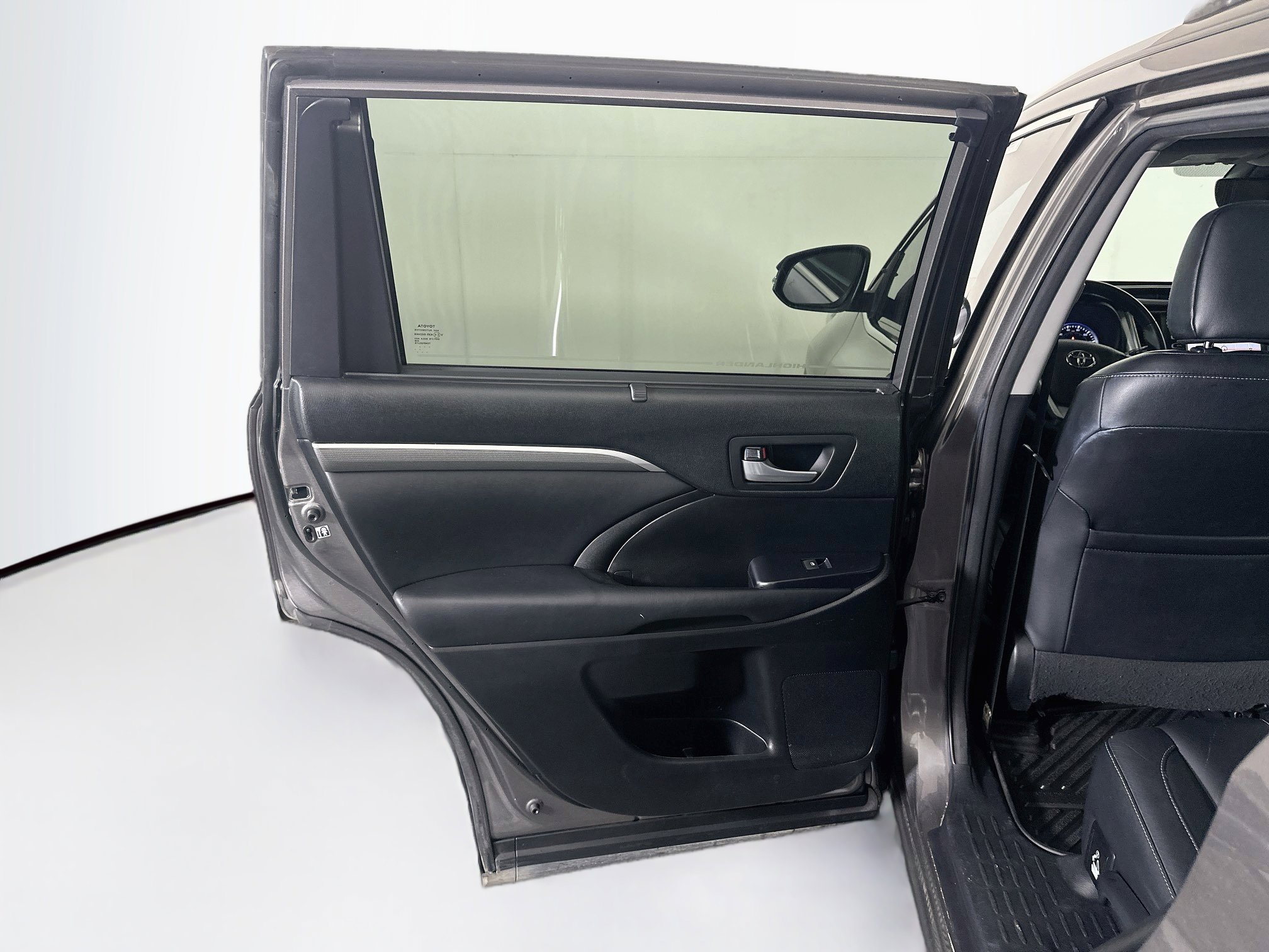 Used 2018 Toyota Highlander SE FWD image 28