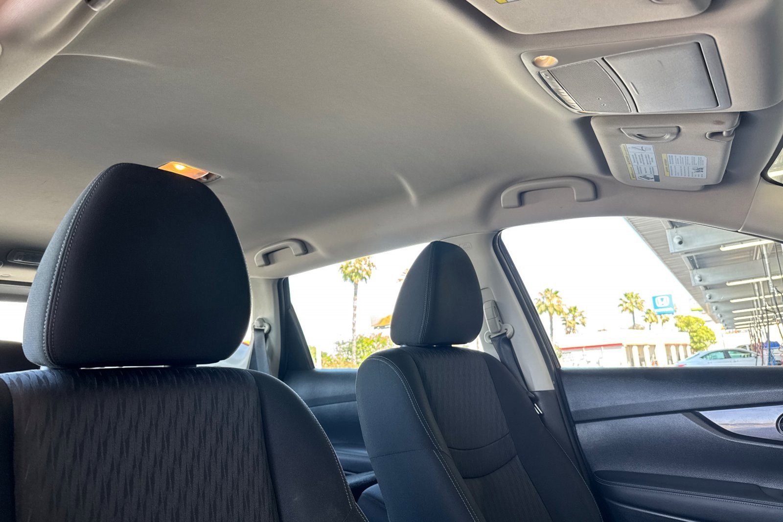 Used 2018 Nissan Rogue S image 16