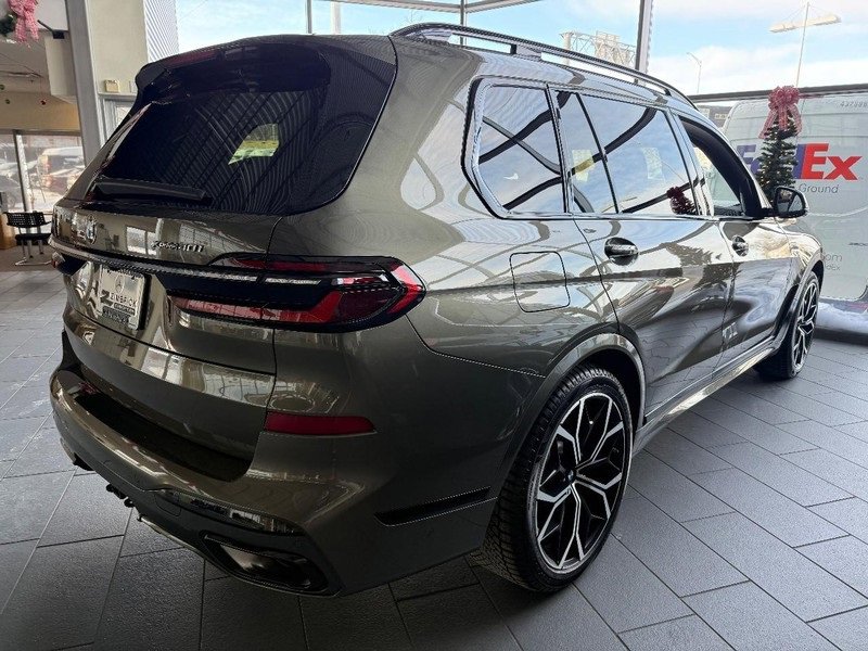 Used 2023 BMW X7 xDrive40i w/ Executive Package image 2