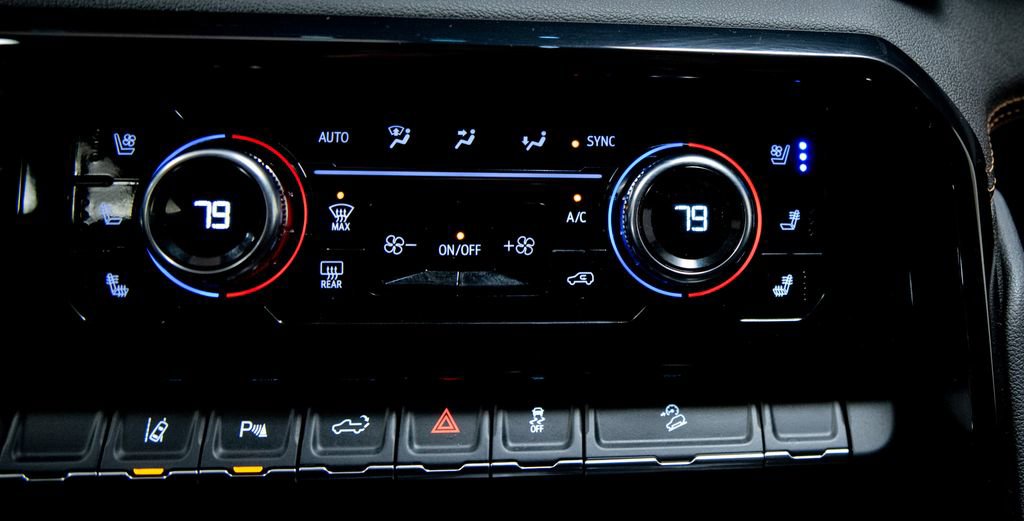 Used 2024 GMC Sierra 2500 AT4 w/ AT4 Preferred Package image 26