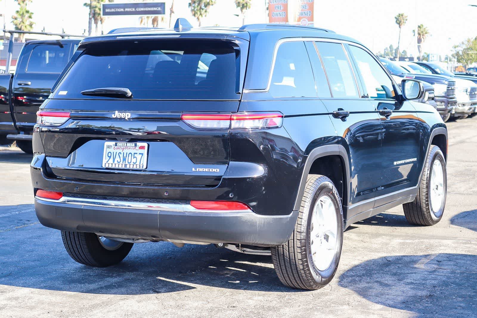Used 2025 Jeep Grand Cherokee Laredo X RWD image 4