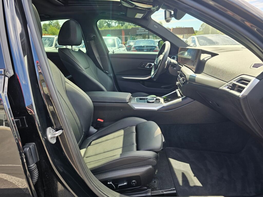 Used 2025 BMW 330i xDrive Sedan w/ M Sport Package image 11