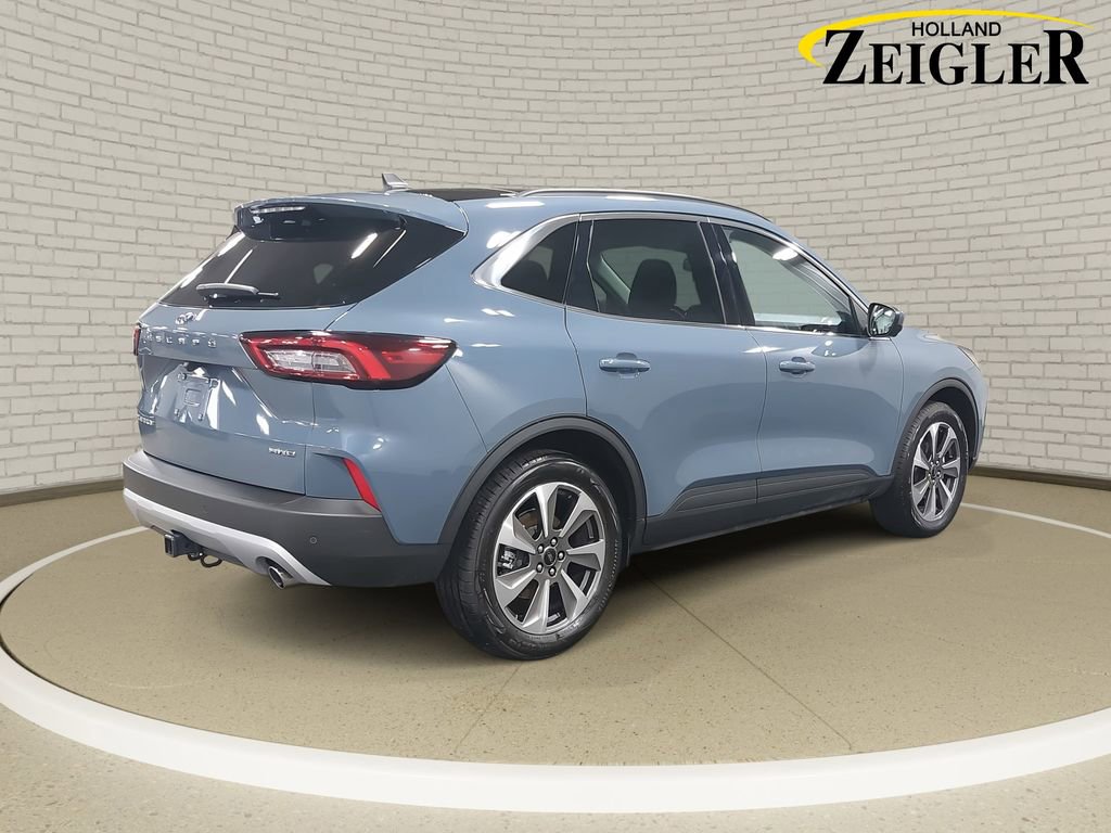 Used 2025 Ford Escape Platinum w/ Premium Technology Package image 5