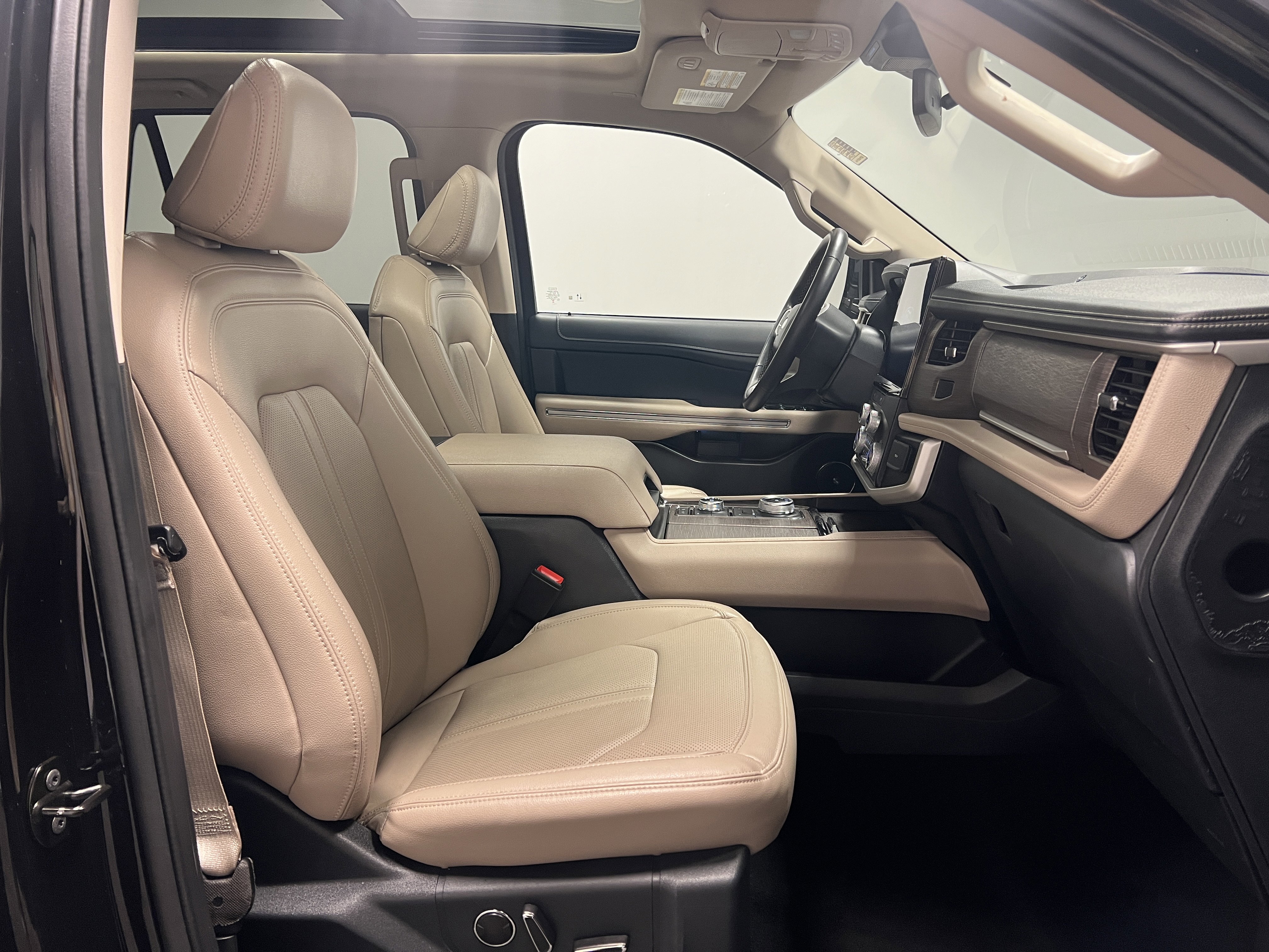 Used 2024 Ford Expedition Max Limited image 17