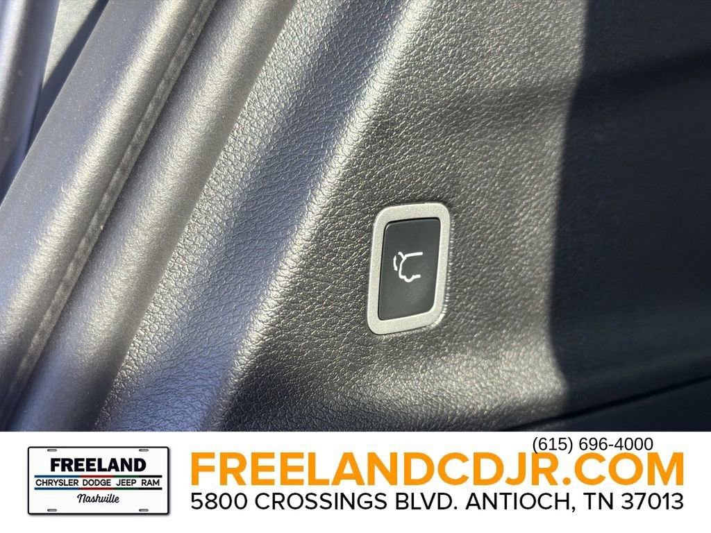 New 2026 Chrysler Pacifica Select image 13