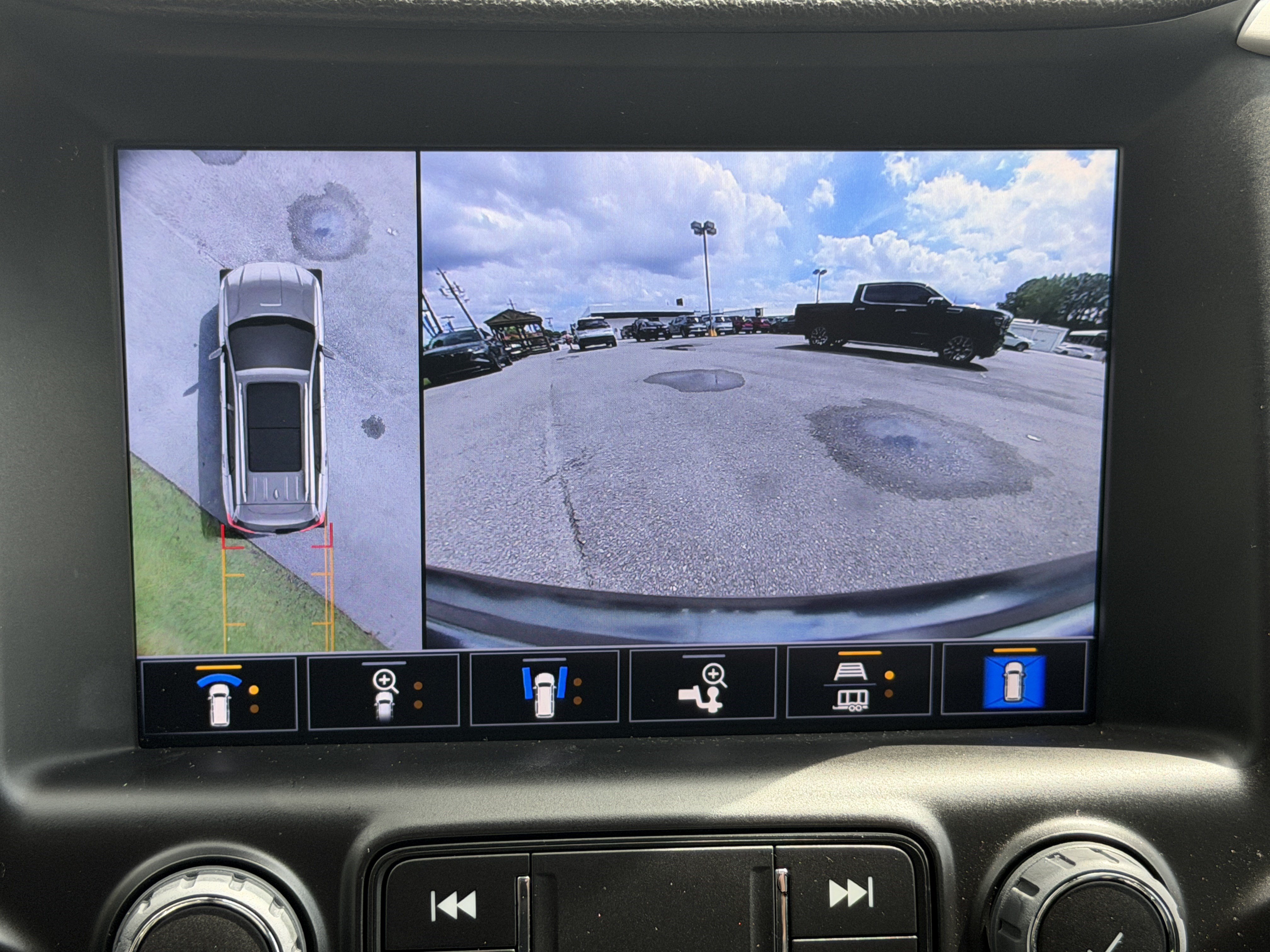 Used 2023 GMC Terrain AT4 w/ Infotainment Package II AWD/4WD image 31