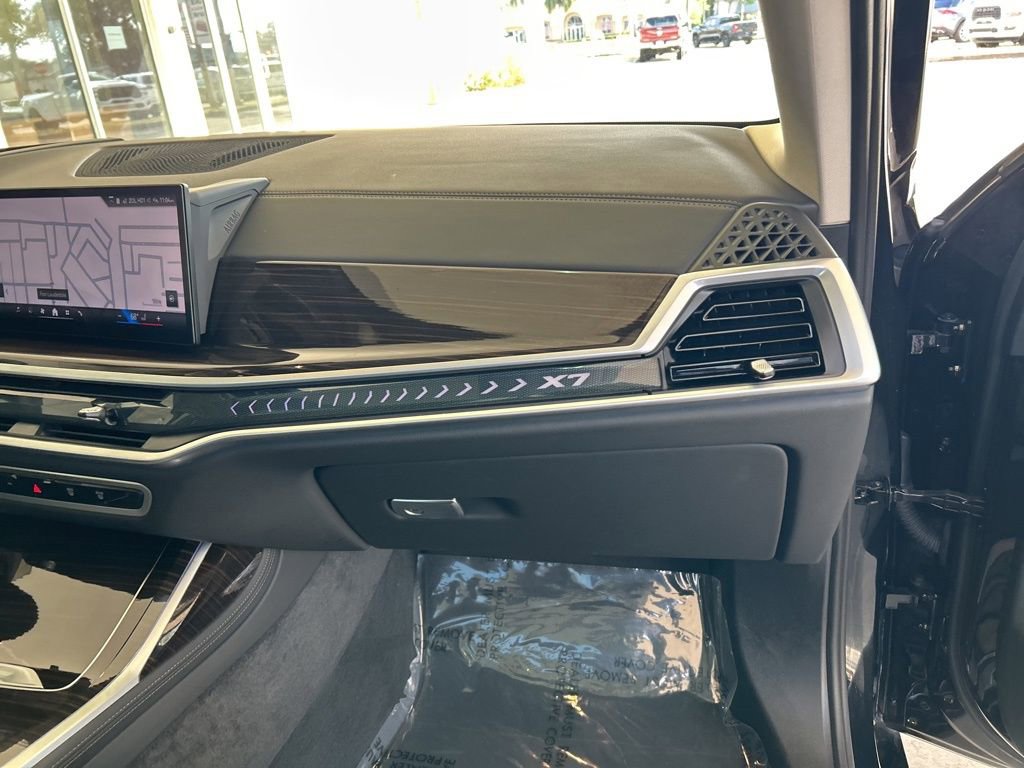 Used 2025 BMW X7 xDrive40i image 23